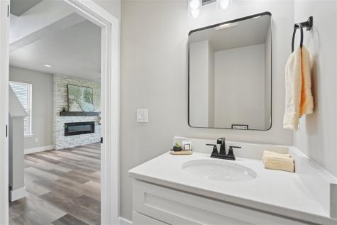 808 Crestview Drive Solon IA 52333