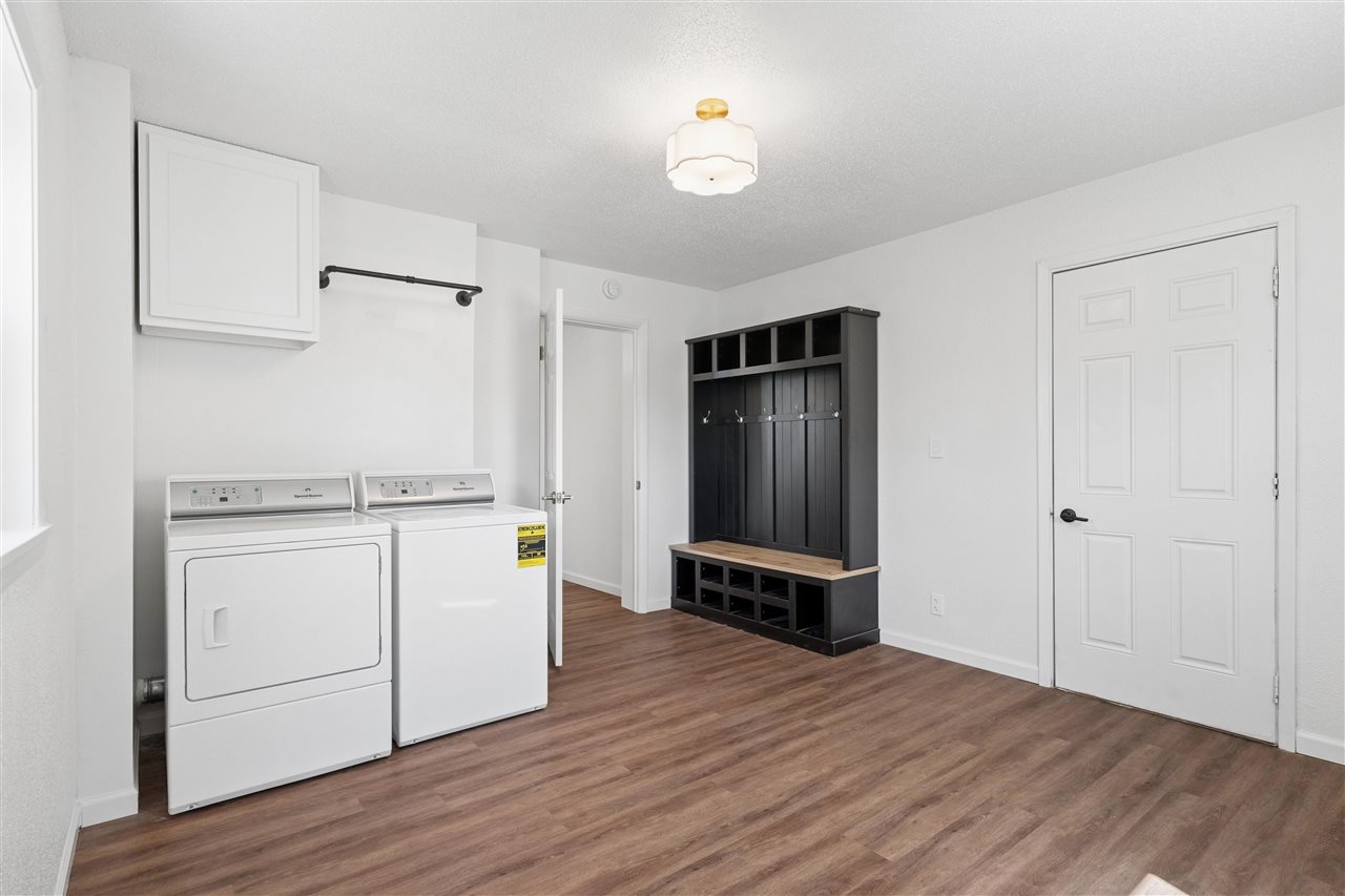 401 S Market Street Solon IA 52333