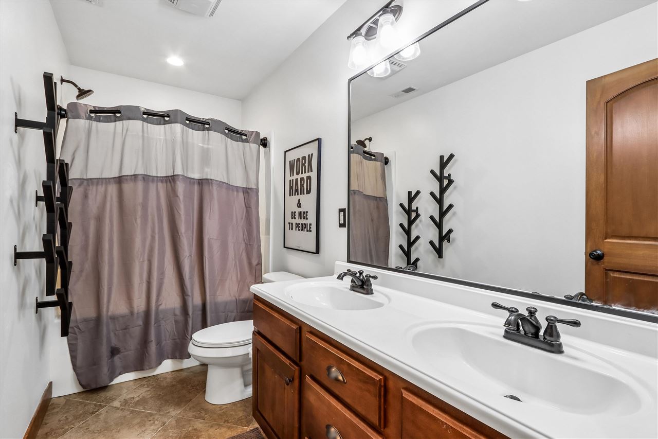 1490 Cypress Circle North Liberty IA 52317