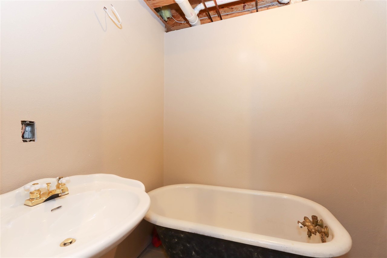 1107 E Adams Street Washington IA 52353