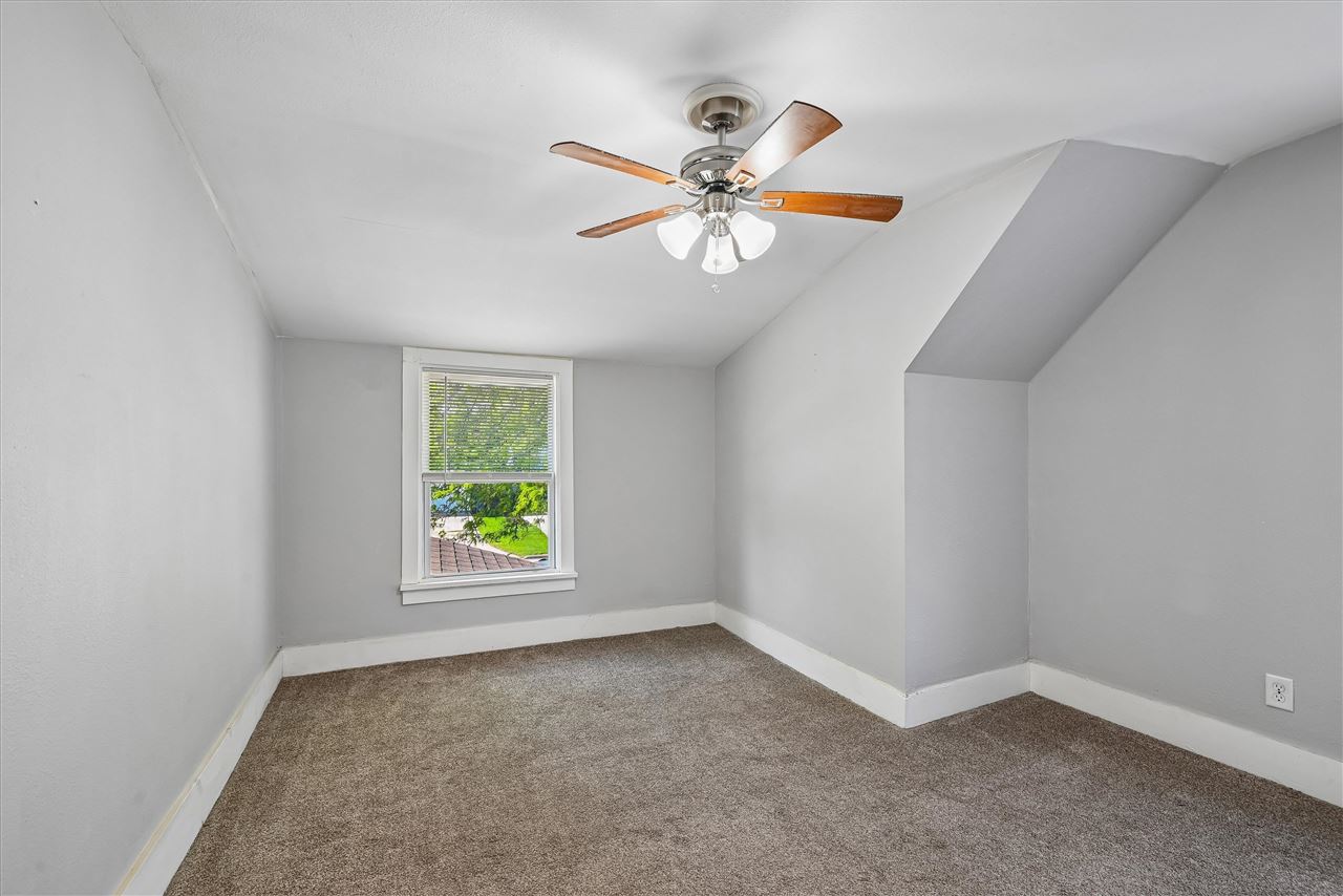 648 SW 22nd Avenue Cedar Rapids IA 52404