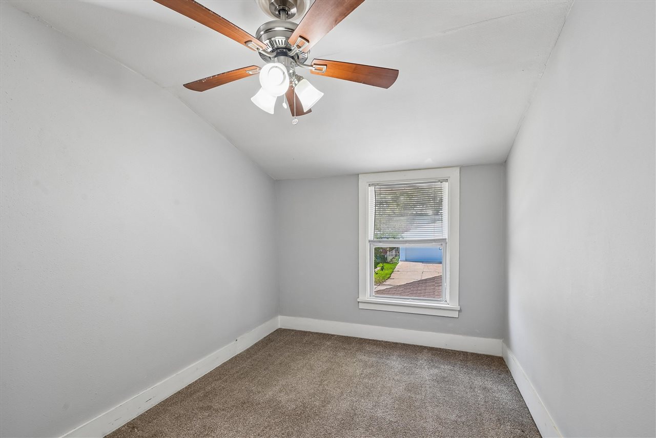 648 SW 22nd Avenue Cedar Rapids IA 52404