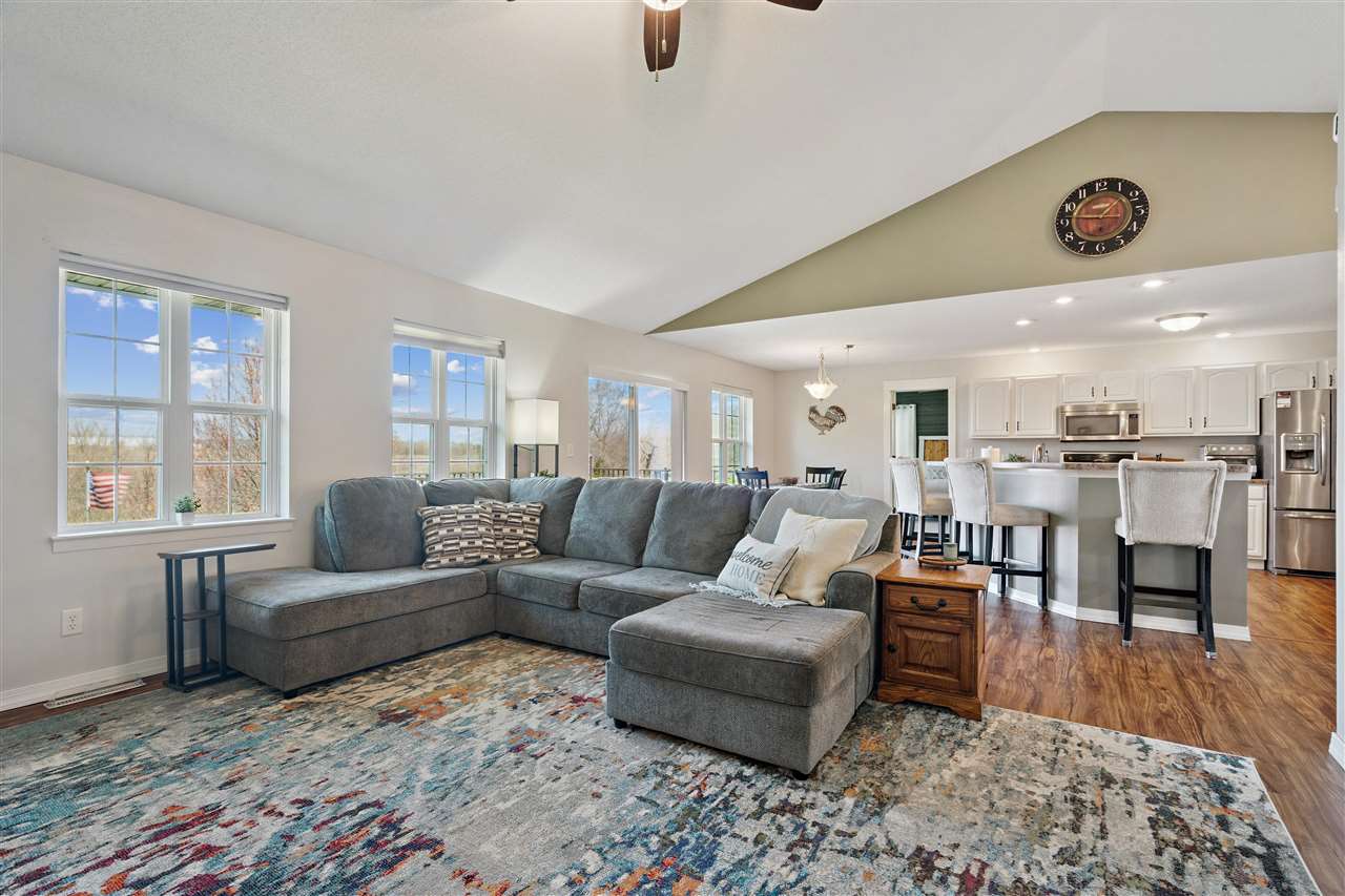 185 Erusha Drive Walford IA 52351