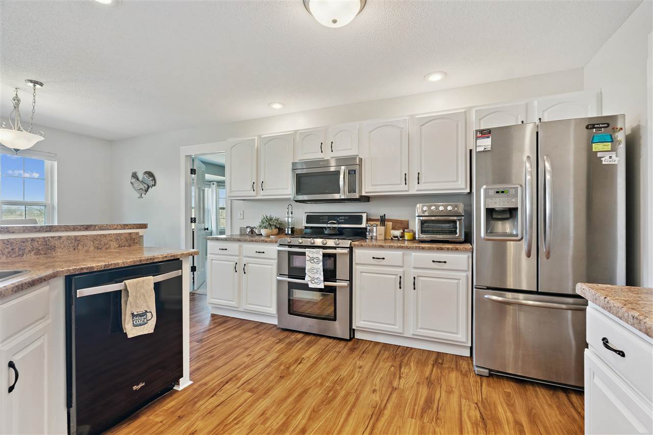 185 Erusha Drive Walford IA 52351