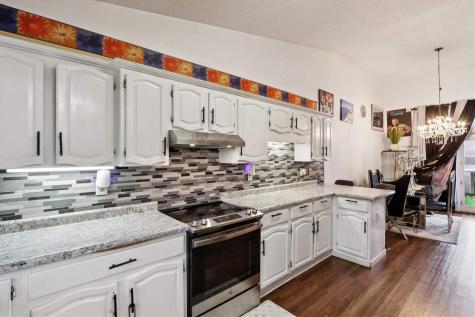 202 Cayman Street Iowa City IA 52245