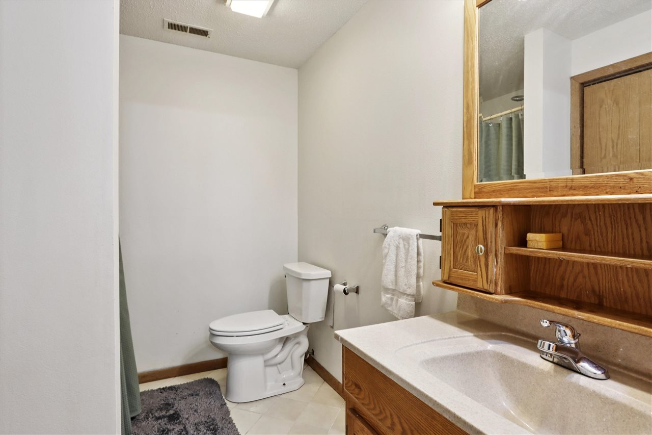 202 Cayman Street Iowa City IA 52245