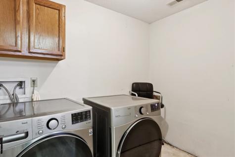 202 Cayman Street Iowa City IA 52245