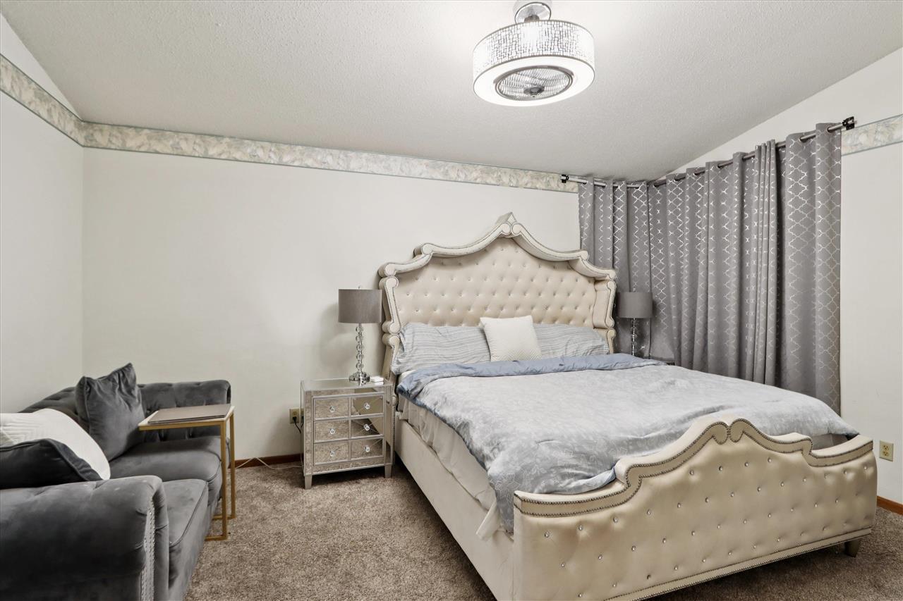 202 Cayman Street Iowa City IA 52245