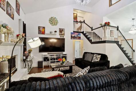 202 Cayman Street Iowa City IA 52245