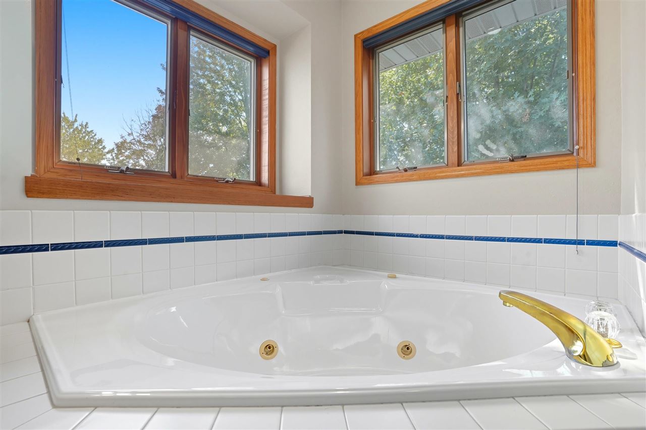 1135 Hampton Court Iowa City IA 52240