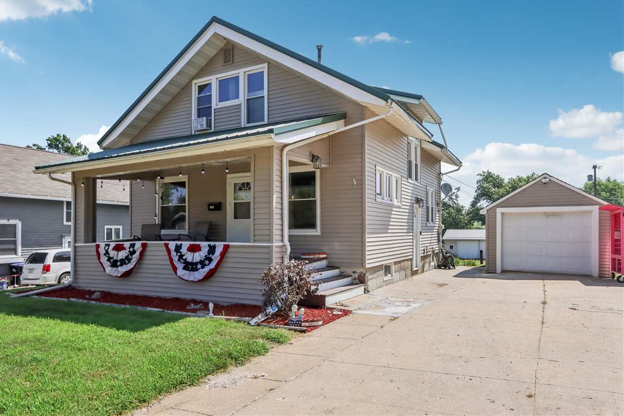1903 10th Avenue Belle Plaine IA 52208