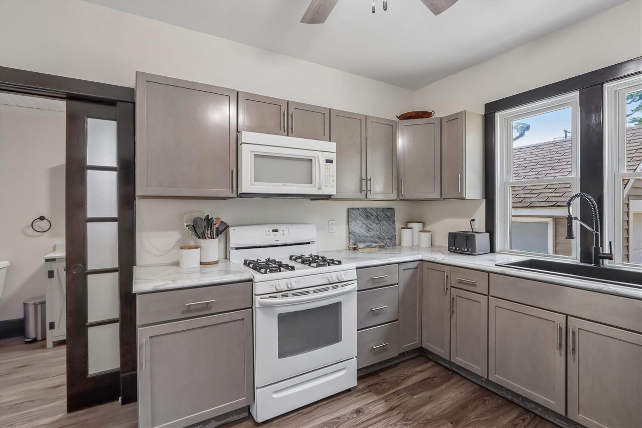 1903 10th Avenue Belle Plaine IA 52208