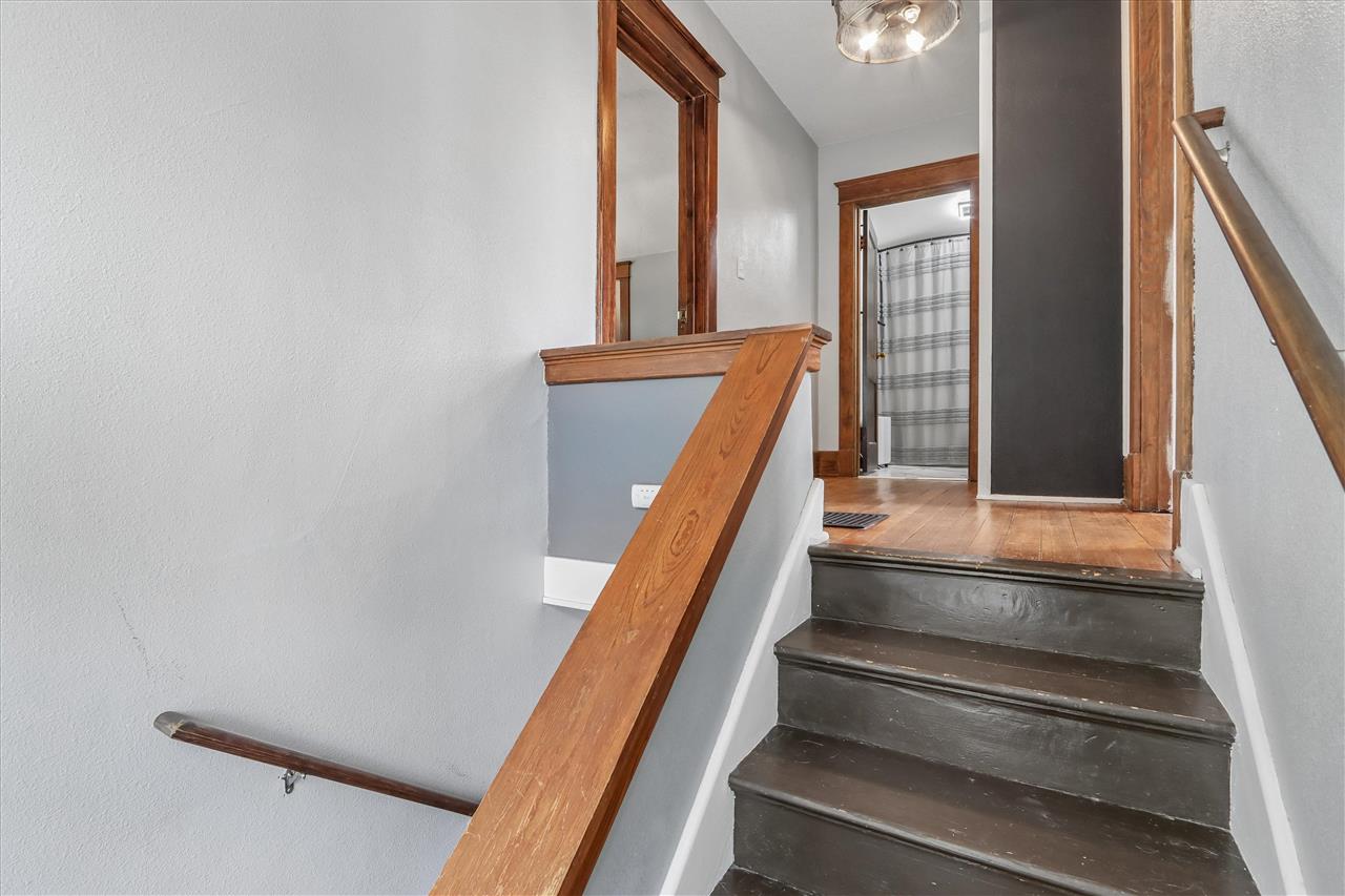1903 10th Avenue Belle Plaine IA 52208