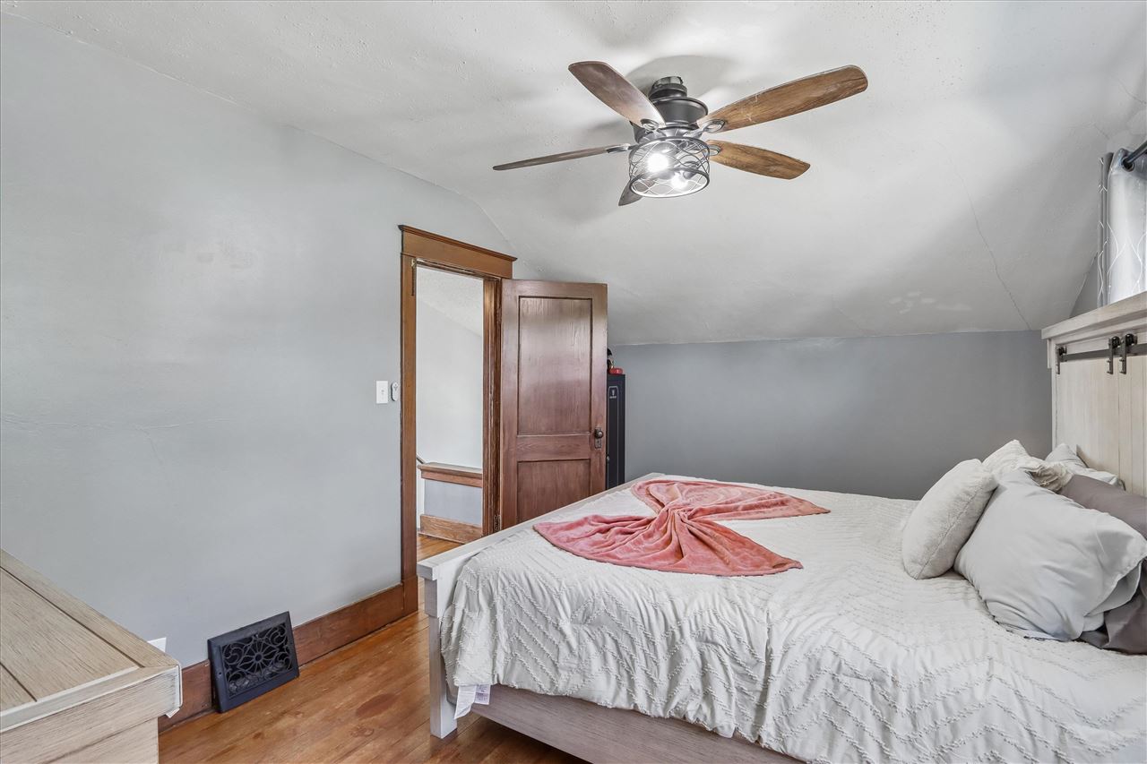 1903 10th Avenue Belle Plaine IA 52208