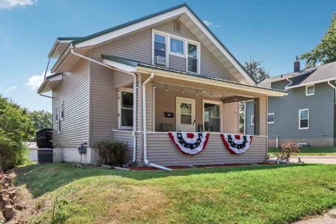 1903 10th Avenue Belle Plaine IA 52208