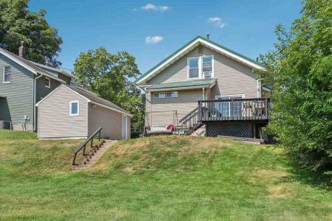 1903 10th Avenue Belle Plaine IA 52208