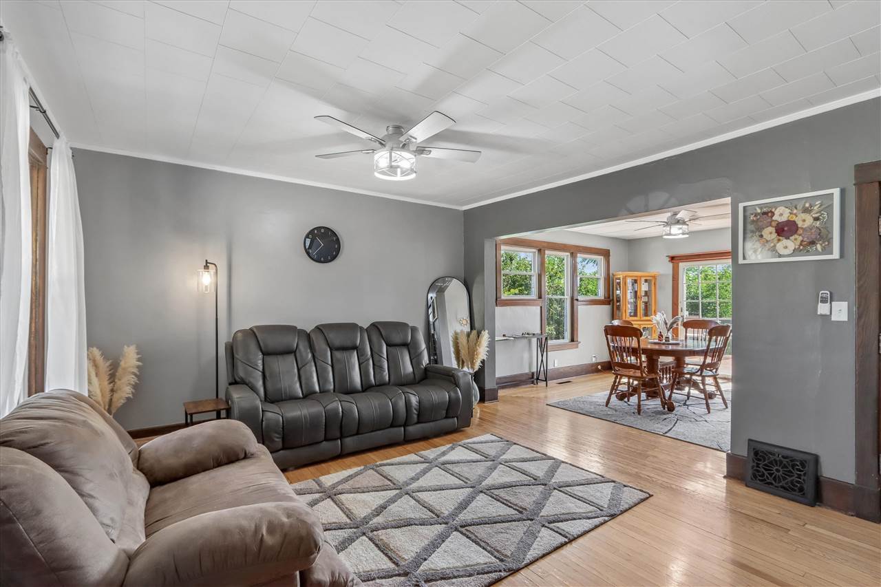 1903 10th Avenue Belle Plaine IA 52208
