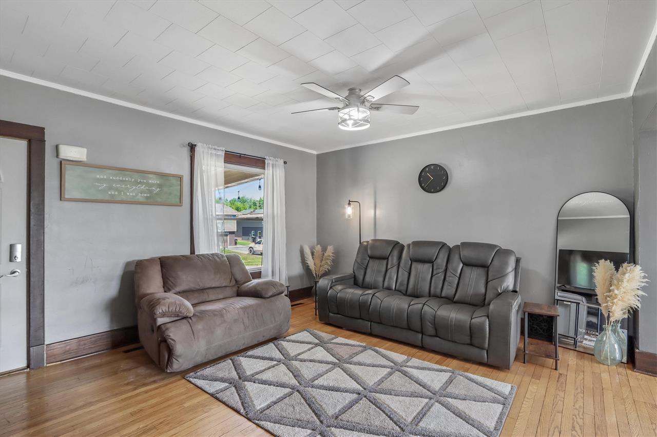 1903 10th Avenue Belle Plaine IA 52208