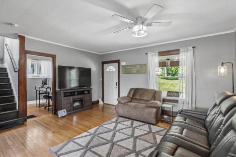 1903 10th Avenue Belle Plaine IA 52208