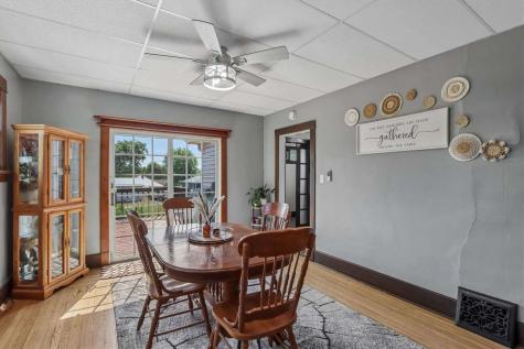 1903 10th Avenue Belle Plaine IA 52208