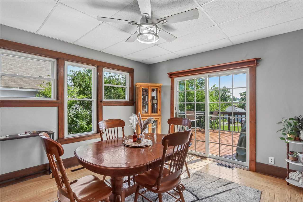 1903 10th Avenue Belle Plaine IA 52208