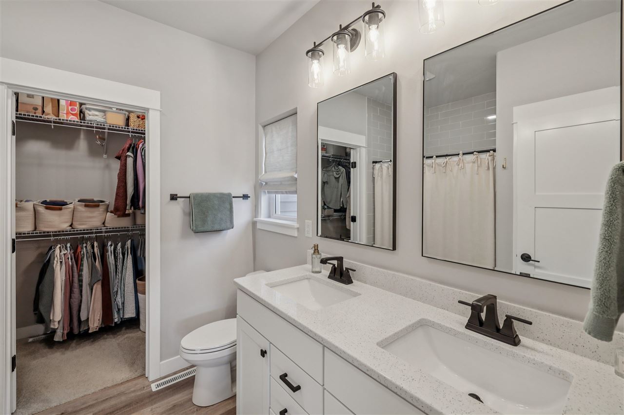 1310 E Gable Way Tiffin IA 52340