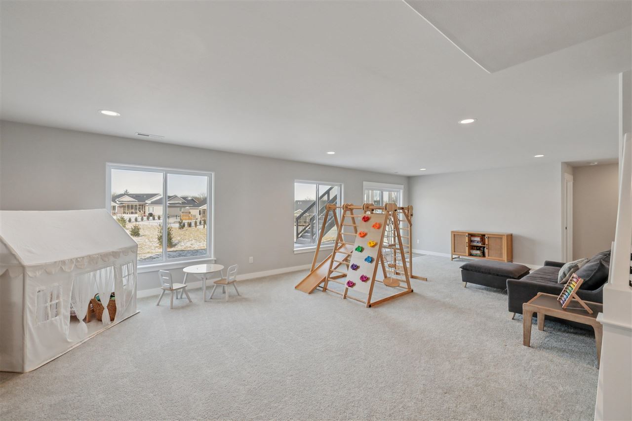 1310 E Gable Way Tiffin IA 52340
