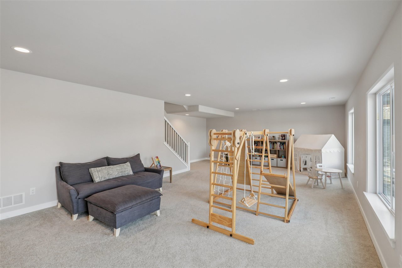 1310 E Gable Way Tiffin IA 52340
