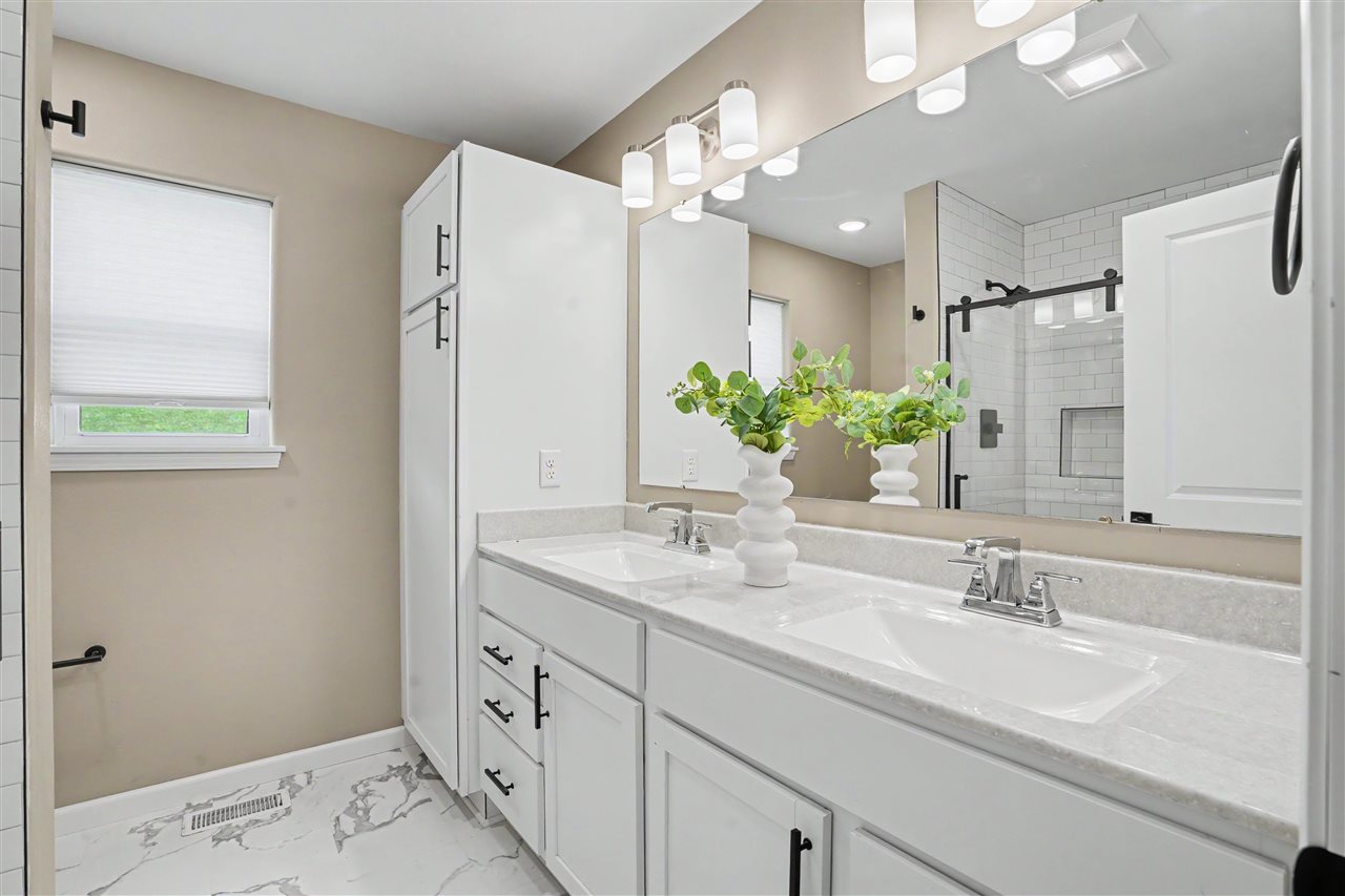 565 Dakota Avenue Tiffin IA 52340