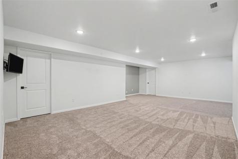 565 Dakota Avenue Tiffin IA 52340
