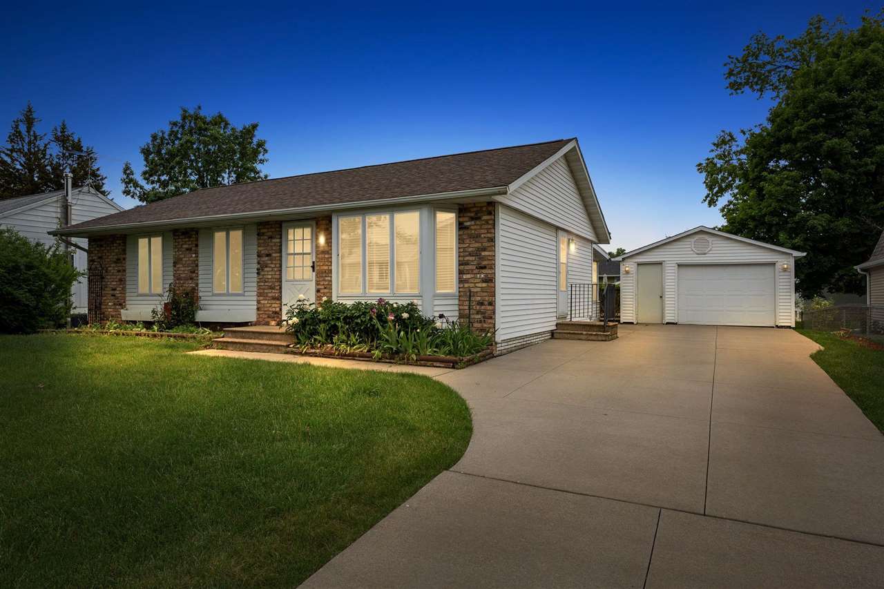 6715 Inwood Lane Cedar Rapids IA 52402