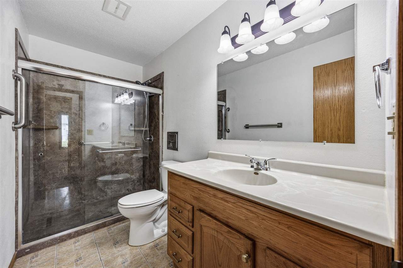 6715 Inwood Lane Cedar Rapids IA 52402