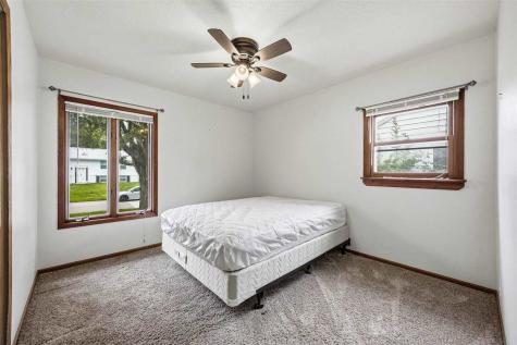 6715 Inwood Lane Cedar Rapids IA 52402