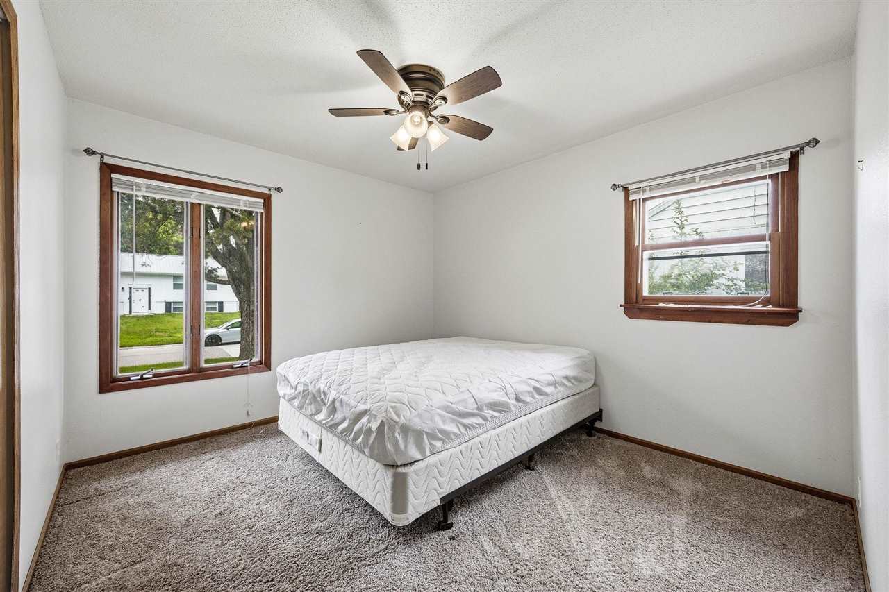 6715 Inwood Lane Cedar Rapids IA 52402