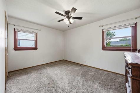 6715 Inwood Lane Cedar Rapids IA 52402