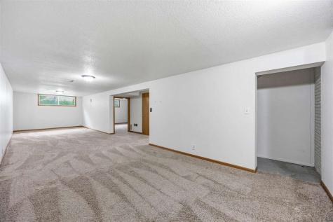 6715 Inwood Lane Cedar Rapids IA 52402