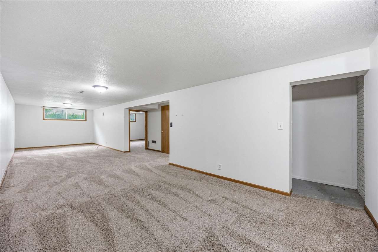6715 Inwood Lane Cedar Rapids IA 52402