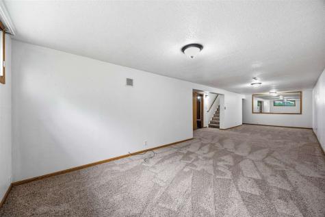 6715 Inwood Lane Cedar Rapids IA 52402
