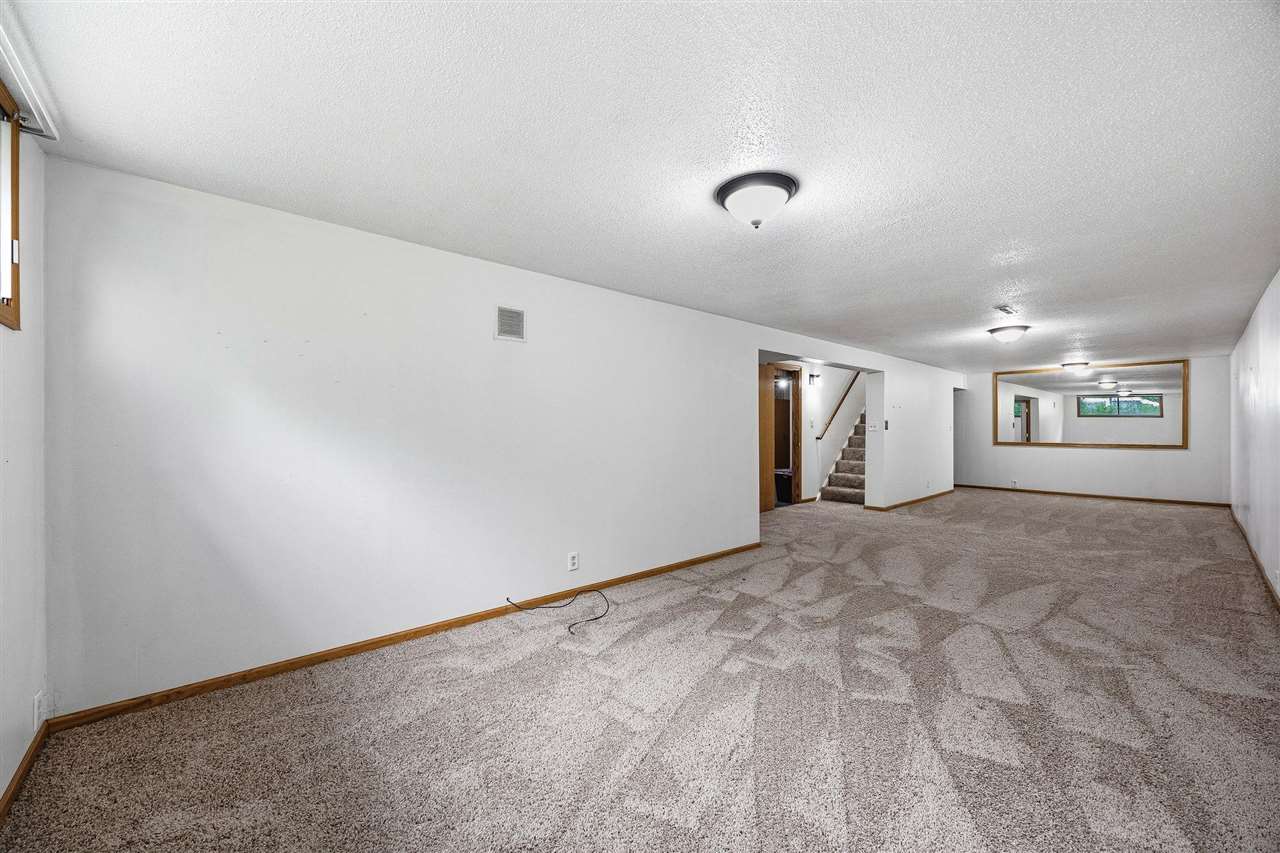 6715 Inwood Lane Cedar Rapids IA 52402