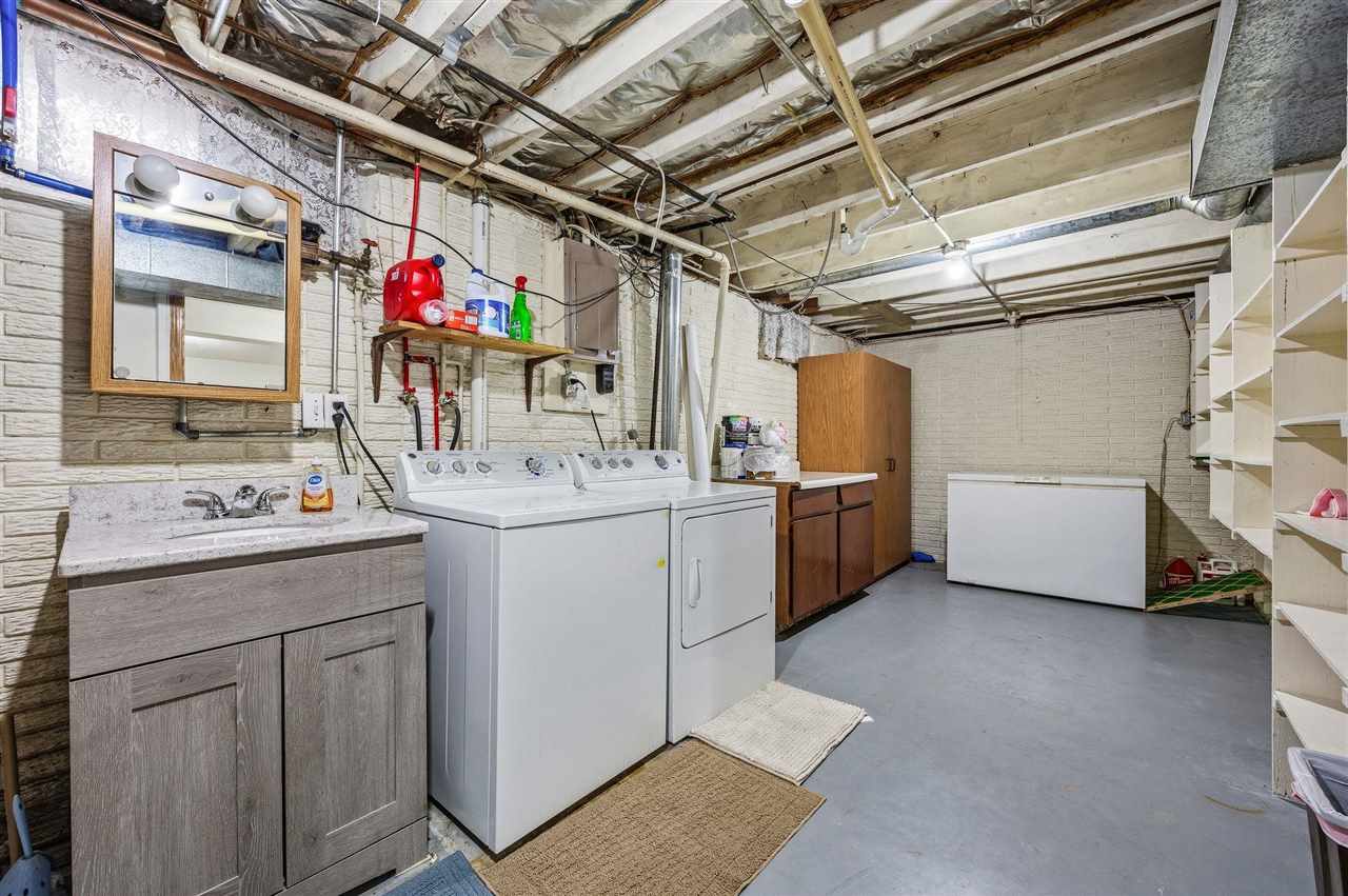 6715 Inwood Lane Cedar Rapids IA 52402