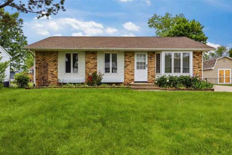 6715 Inwood Lane Cedar Rapids IA 52402