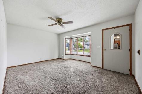 6715 Inwood Lane Cedar Rapids IA 52402
