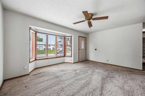 6715 Inwood Lane Cedar Rapids IA 52402