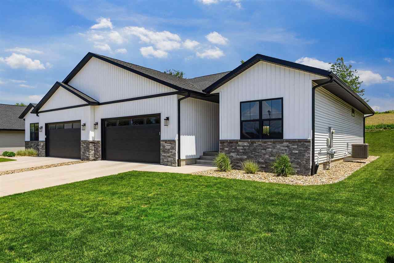 3040 Sunflower Street Ely IA 52227