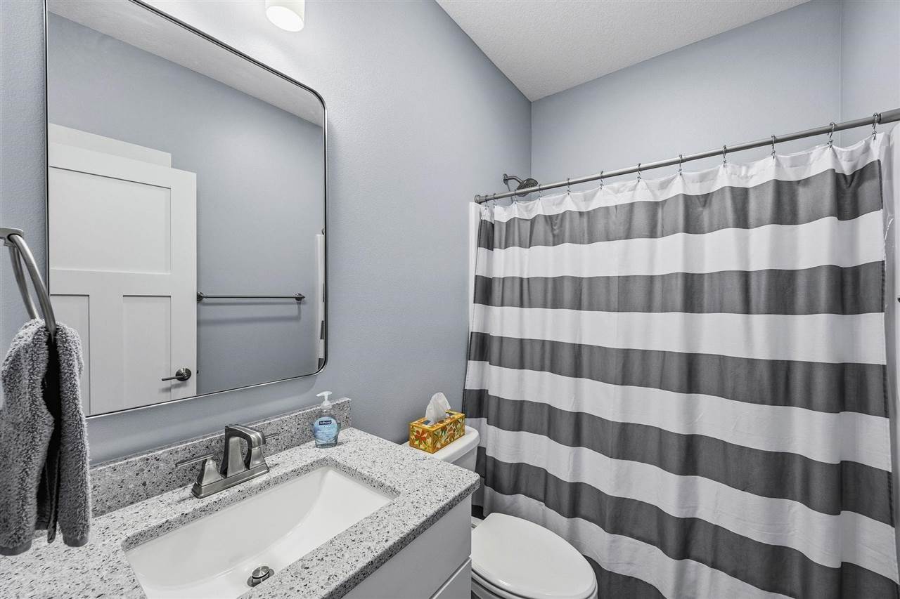 3040 Sunflower Street Ely IA 52227