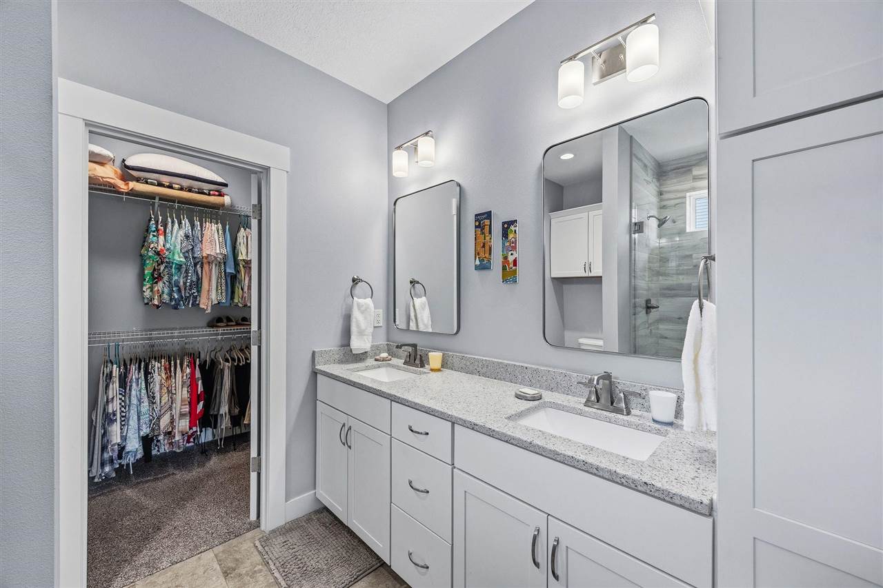 3040 Sunflower Street Ely IA 52227