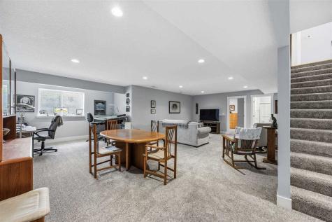 3040 Sunflower Street Ely IA 52227