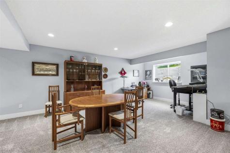 3040 Sunflower Street Ely IA 52227