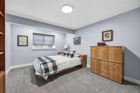 3040 Sunflower Street Ely IA 52227