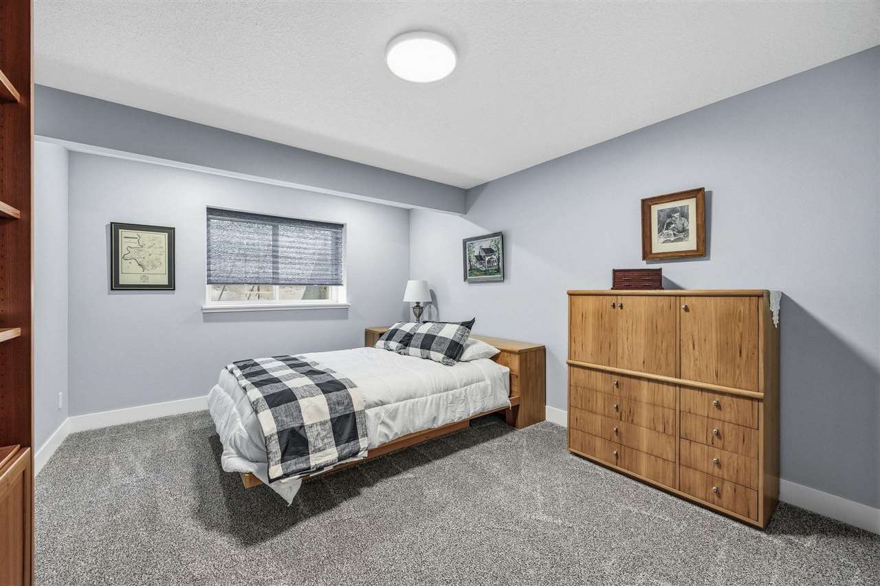 3040 Sunflower Street Ely IA 52227